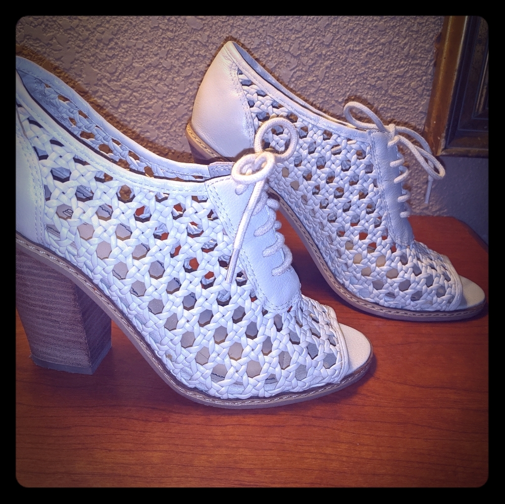 Hinge Basket Lace Up Heels